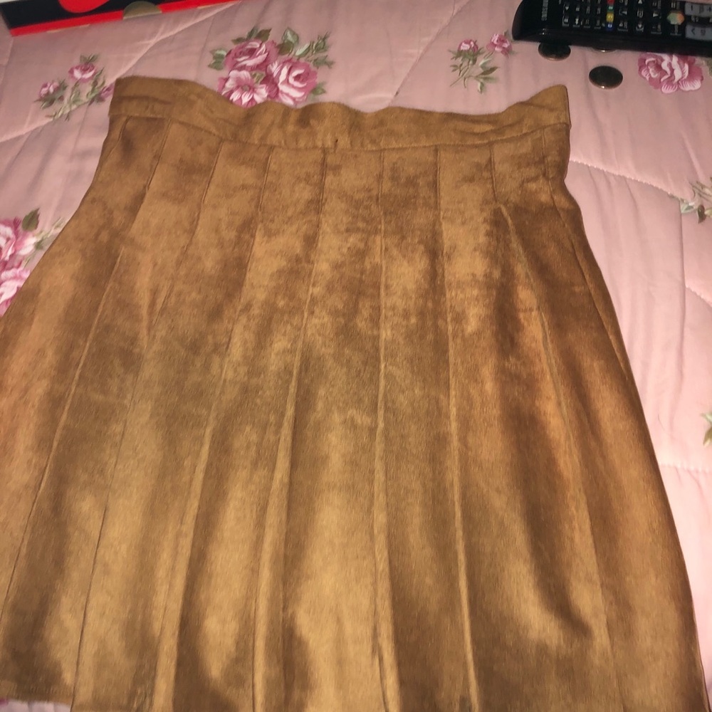 Pleated suede skirt
